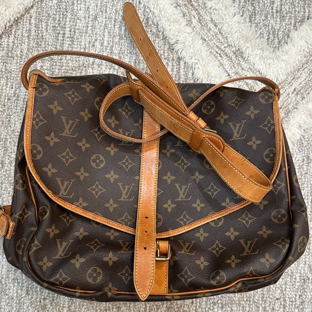Authentic Vintage LOUIS VUITTON Saumur 35 Monogram Crossbody Shoulder Bag